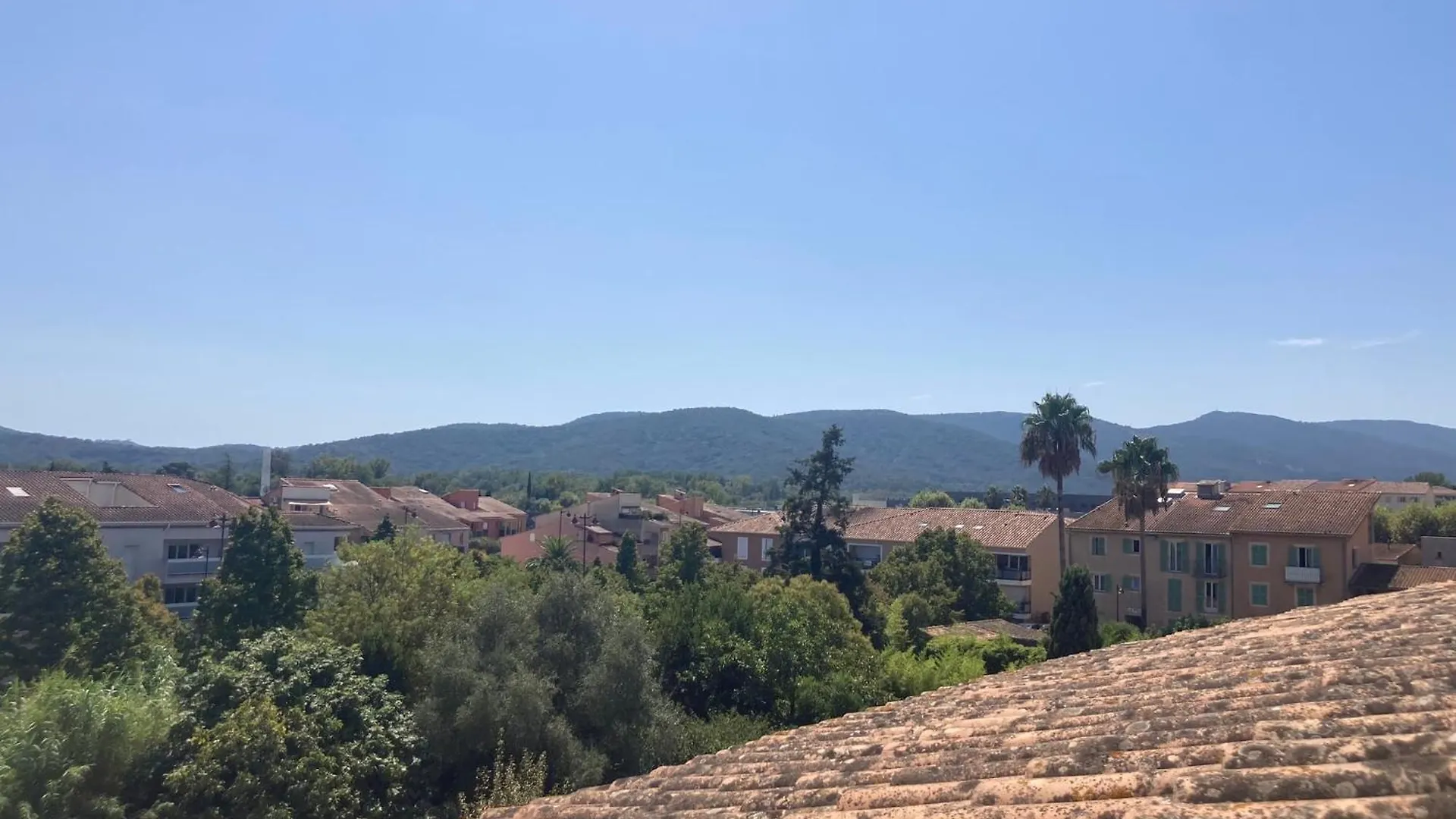 Appartement 2 Chambres Dans Le Centre De Cogolin Γαλλία